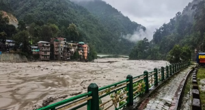 Urgent Efforts to Rescue 102 Individuals Missing in India Floods