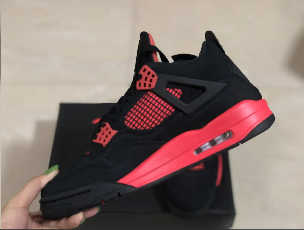 Tonnerre rouge : Air Jordan 4 rétro